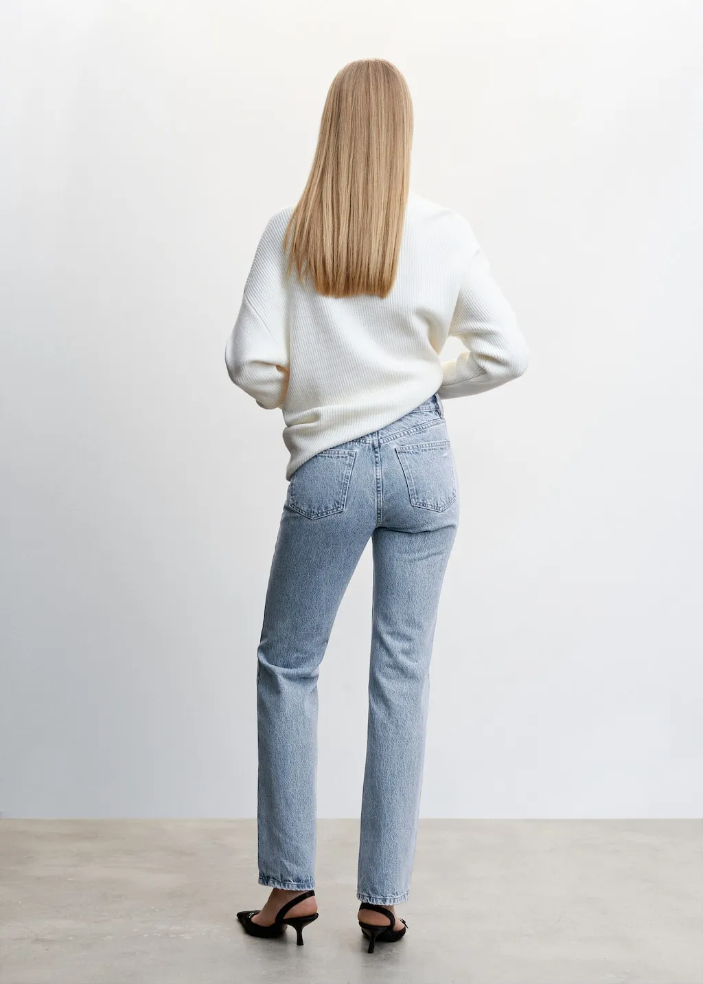 Jeans diritti strappi decorativi